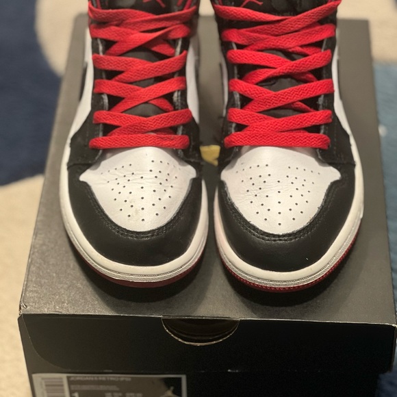 SOLD…LIKE NEW*** Jordan Retro 1, in black, white, and red. Size 1 - Picture 2 of 6